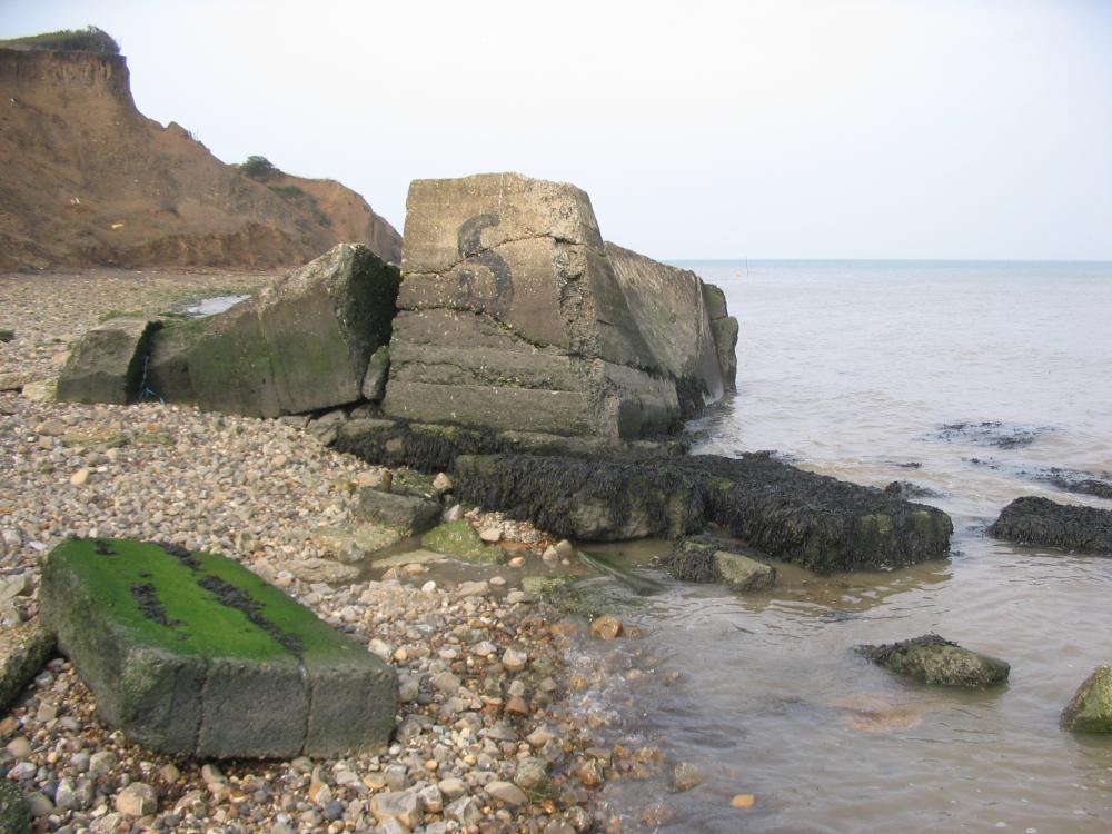 [Photo of Warden Point acoustic mirror remains, 8 October 2005]